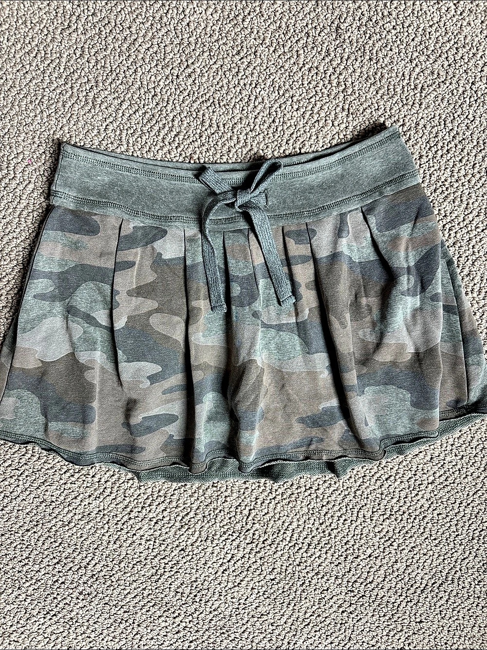 No Boundaries Camo Mini Skort in Green & Gray Size Small
